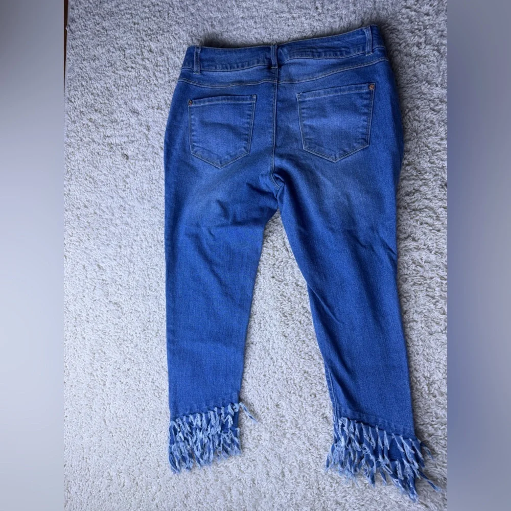 Women’s 10 Petite Mid Rise 1946 Denim Capri Jeans